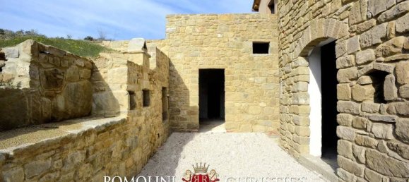 5 bedrooms House in Città di Castello, Italy No. 107684 22