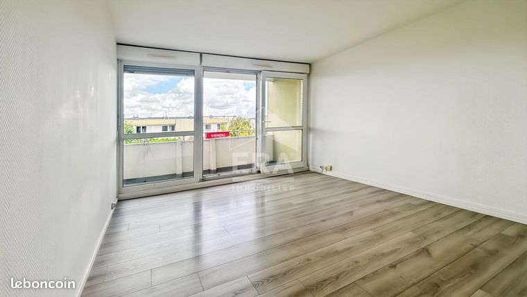 2 bedrooms Apartment in Reims, France No. 305276