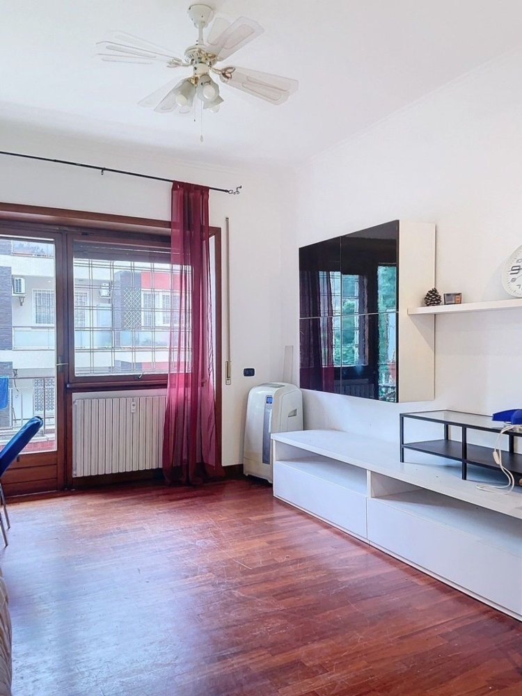 3 rooms Apartment in Rome, Italy No. 30396
