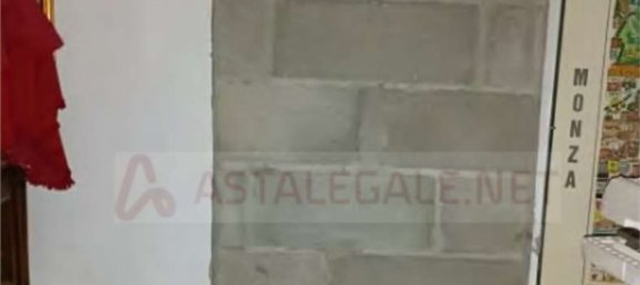 4 bedrooms Apartment in Monza, Italy No. 373793 4