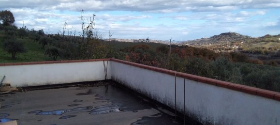 8 rooms House in Fara Filiorum Petri, Italy No. 254775 5