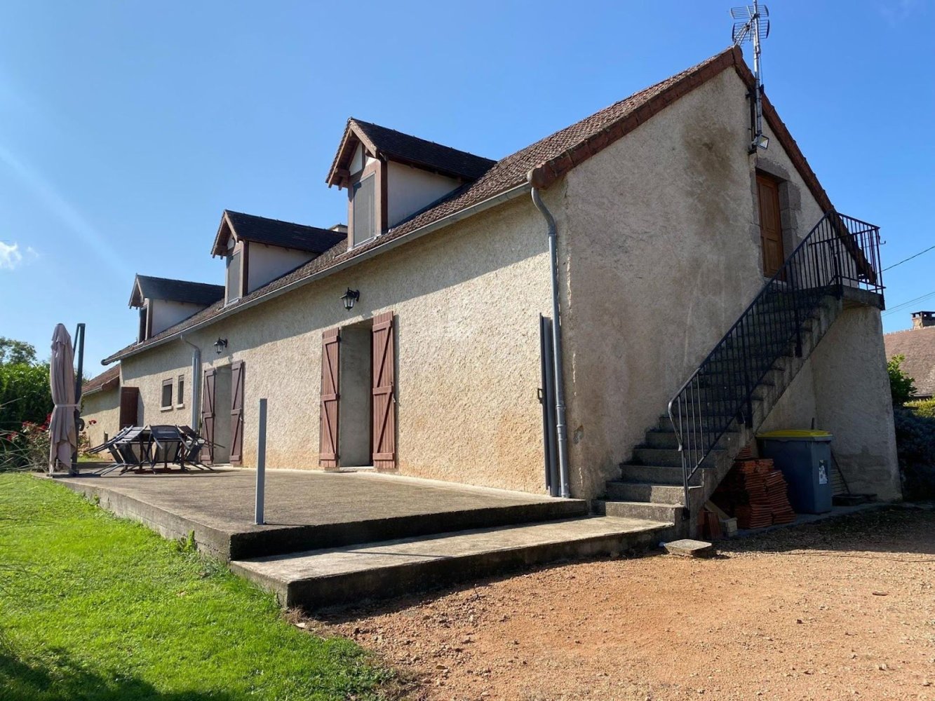 5 bedrooms House in Cusset, France No. 266271