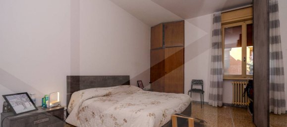 3 rooms Apartment in Casalecchio di Reno, Italy No. 228954 5