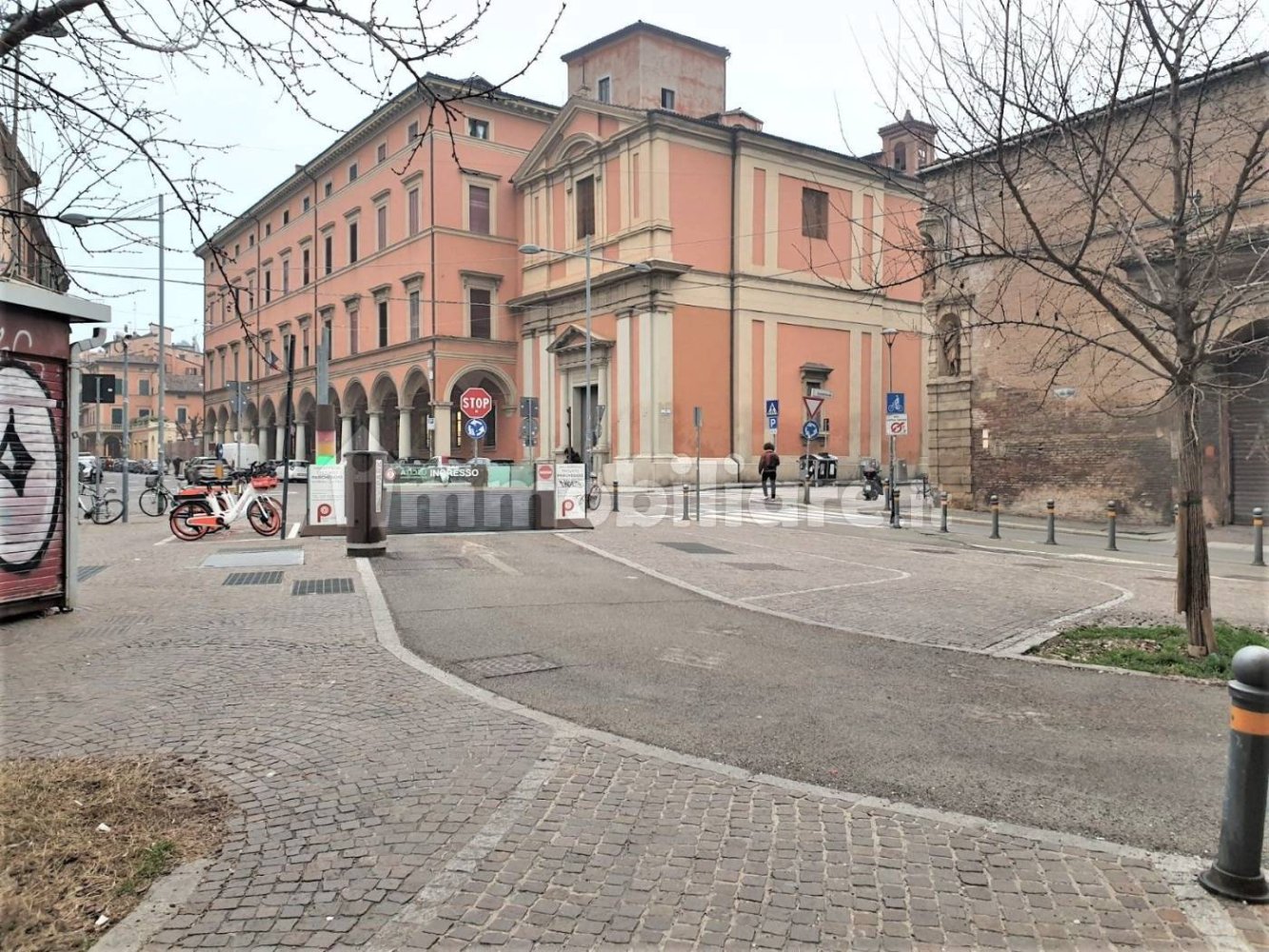 15m² Garage in Bologna, Italy No. 402075