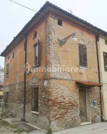 4 غرف نوم شقة في Argenta, Italy رقم 25084