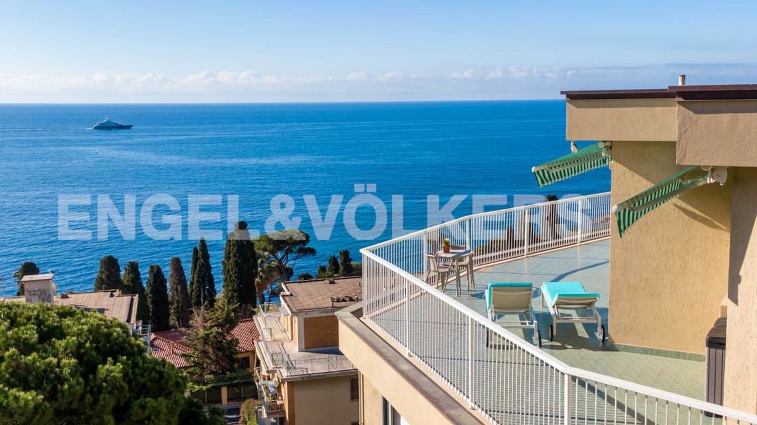 4-salle Penthouse à Sanremo, Italy No. 68586