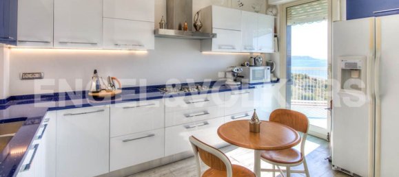 4-salle Penthouse à Sanremo, Italy No. 68586 12