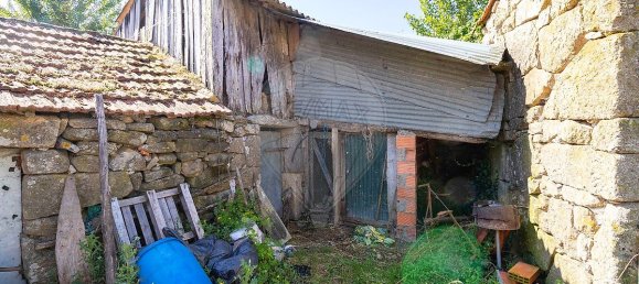 3 bedrooms House in Cinfaes, Portugal No. 17990 9