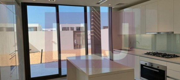 4 bedrooms Villa in Abu Dhabi, UAE No. 54371 5