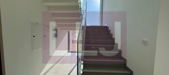 4 bedrooms Villa in Abu Dhabi, UAE No. 54371 8
