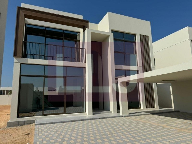 4 bedrooms Villa in Abu Dhabi, UAE No. 54371