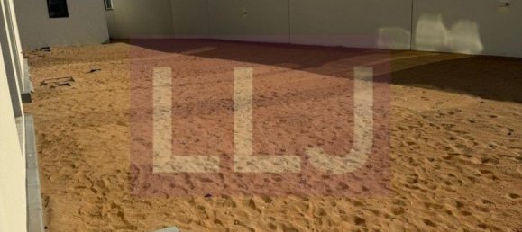 4 bedrooms Villa in Abu Dhabi, UAE No. 54371 13