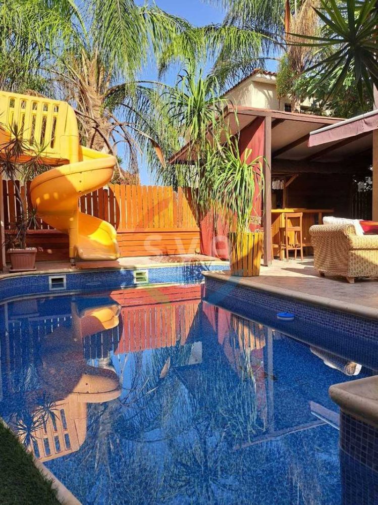 5 chambres Propriété commerciale à Limassol, Cyprus No. 21165