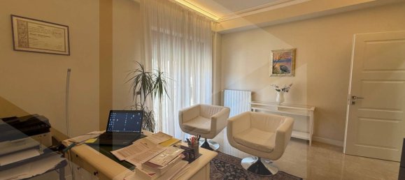 4-salle Appartement à Avezzano, Italy No. 21017 3