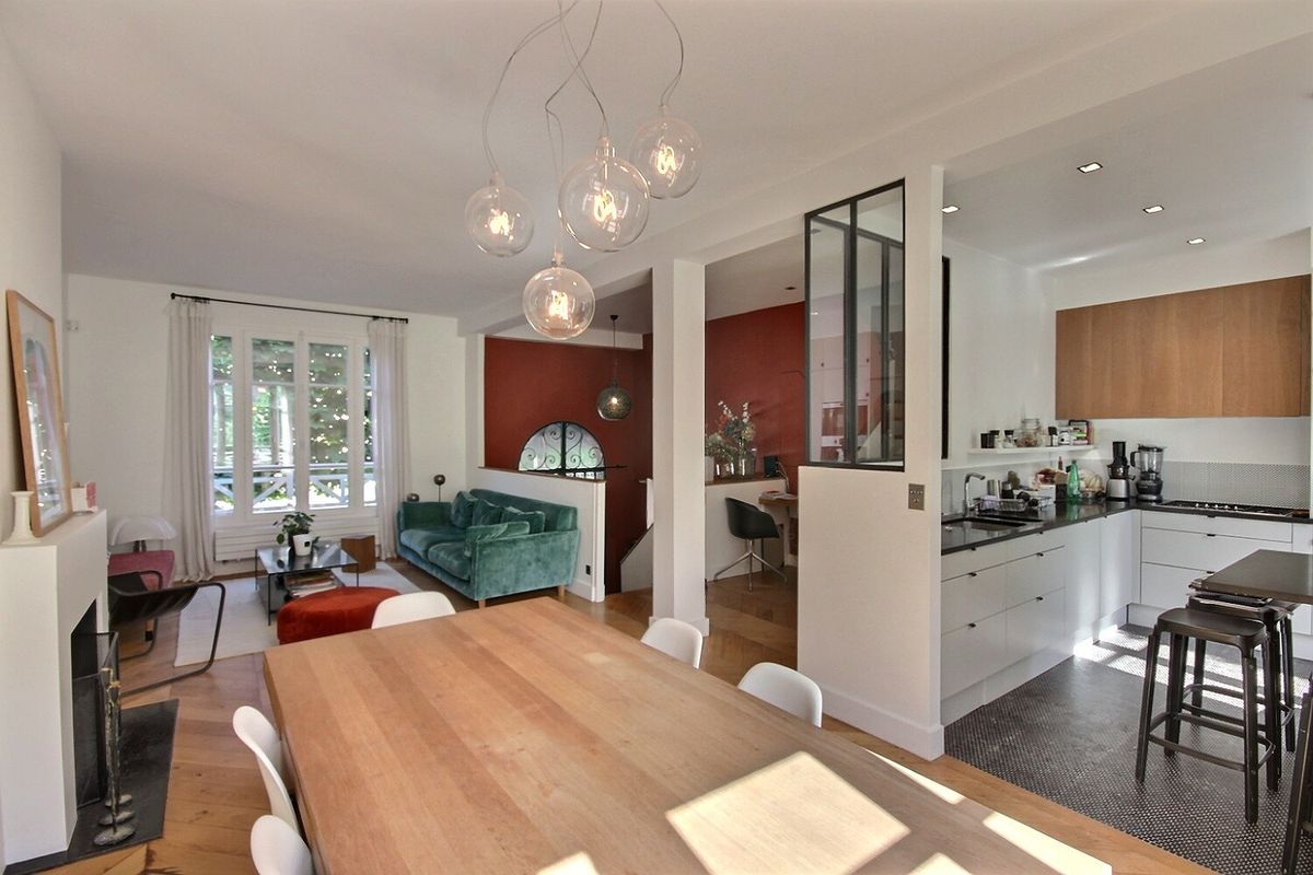 Casa de 5 dormitorios en Suresnes, France No. 170332