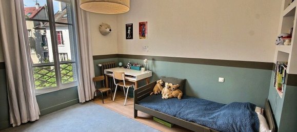 Casa de 5 dormitorios en Suresnes, France No. 170332 9