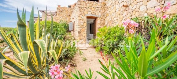 3 bedrooms House in Trinità d'Agultu e Vignola, Italy No. 266955 9