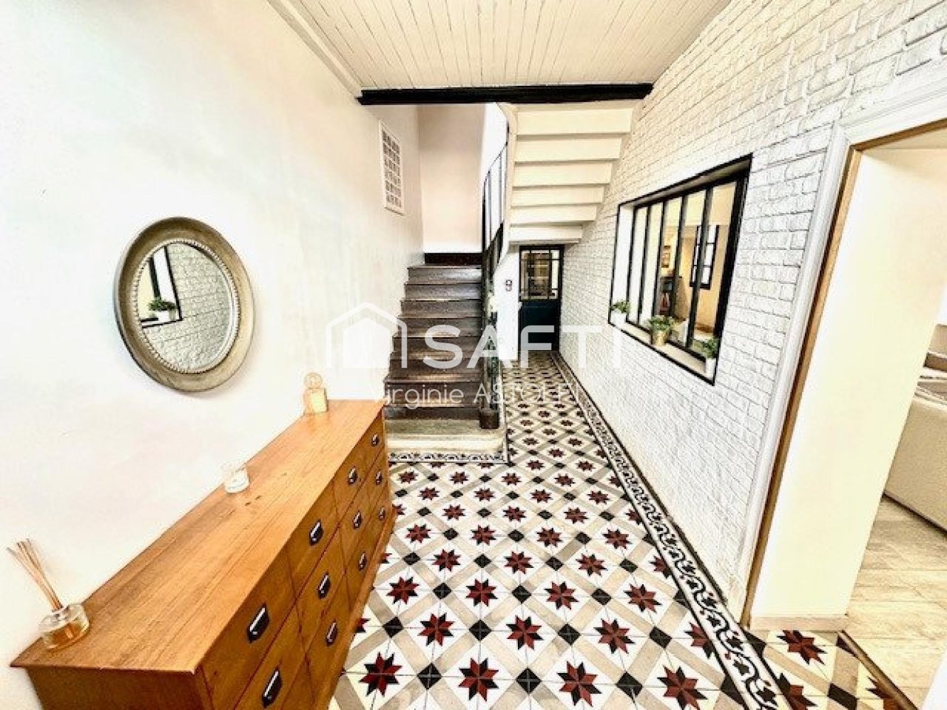 5 bedrooms House in Berat, France No. 196965