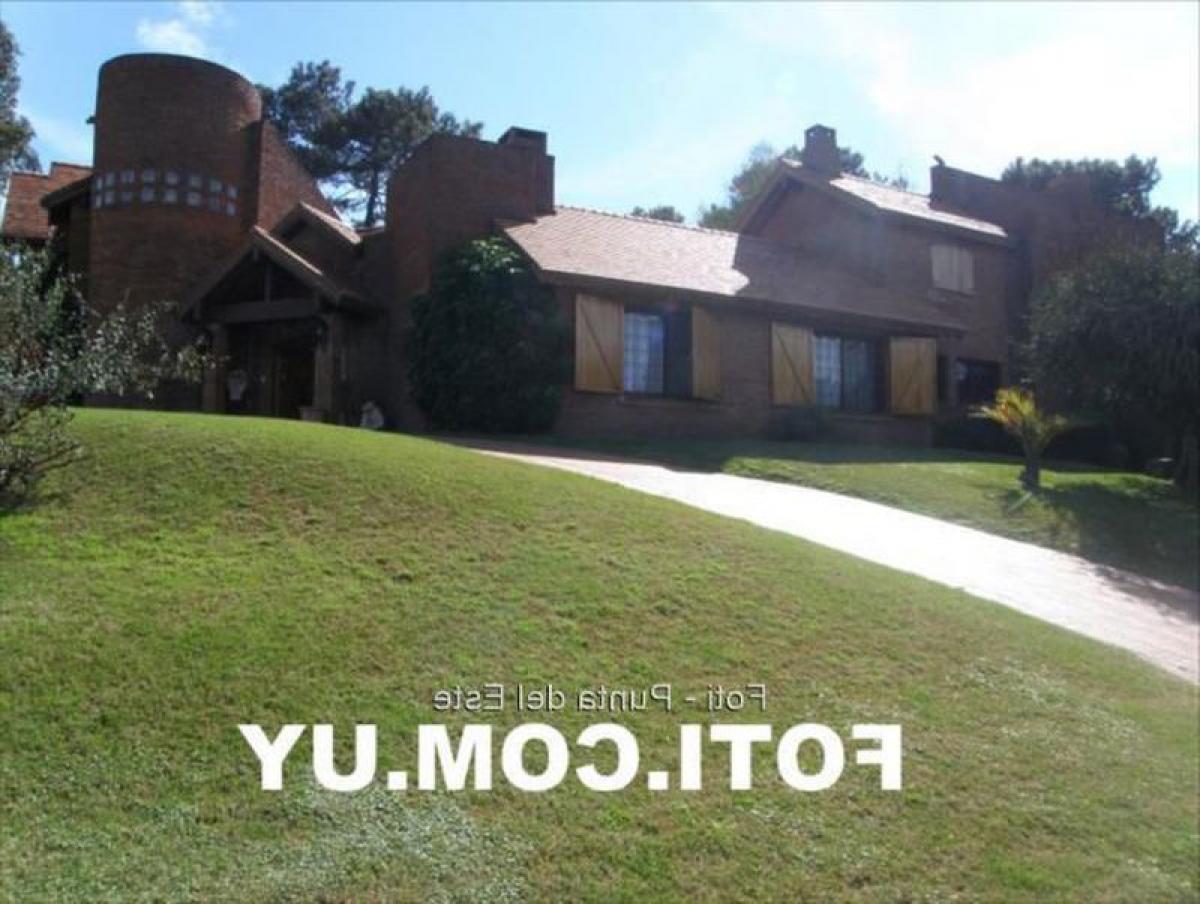6 bedrooms House in Punta del Este, Uruguay No. 5482