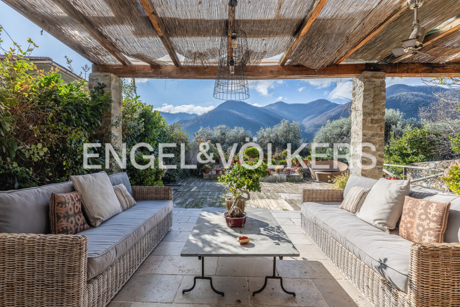 Casa de 3 dormitorios en Ranzo, Italy No. 105230