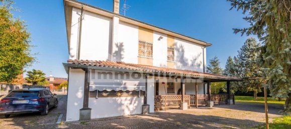 6 rooms Apartment in Cento, Italy No. 26372 6