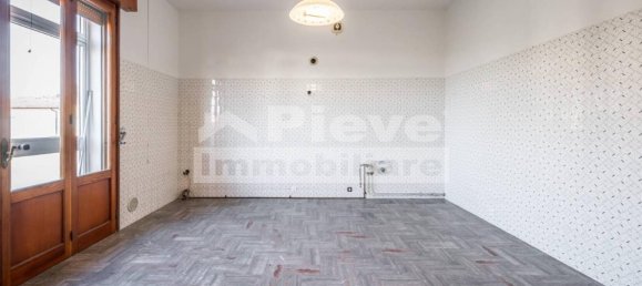 6 rooms Apartment in Cento, Italy No. 26372 23