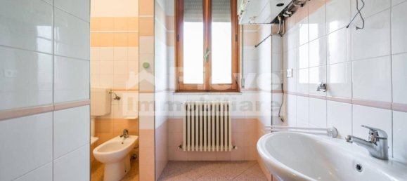 6 rooms Apartment in Cento, Italy No. 26372 24