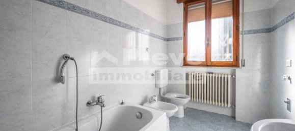 6 rooms Apartment in Cento, Italy No. 26372 52