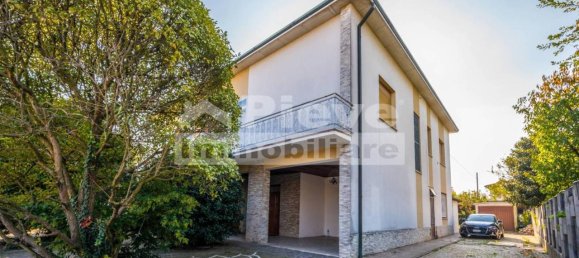 6 rooms Apartment in Cento, Italy No. 26372 61