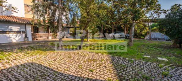 6 rooms Apartment in Cento, Italy No. 26372 12