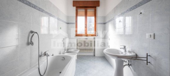 6 rooms Apartment in Cento, Italy No. 26372 53