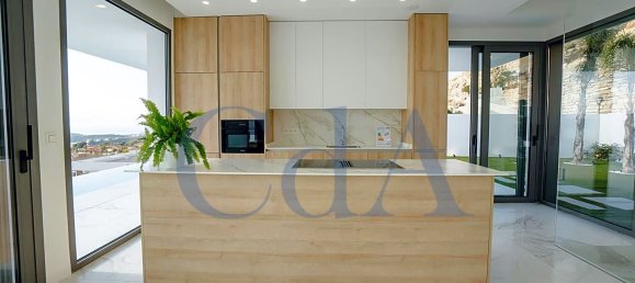 Villa de 4 dormitorios en Finestrat, Spain No. 4977 2