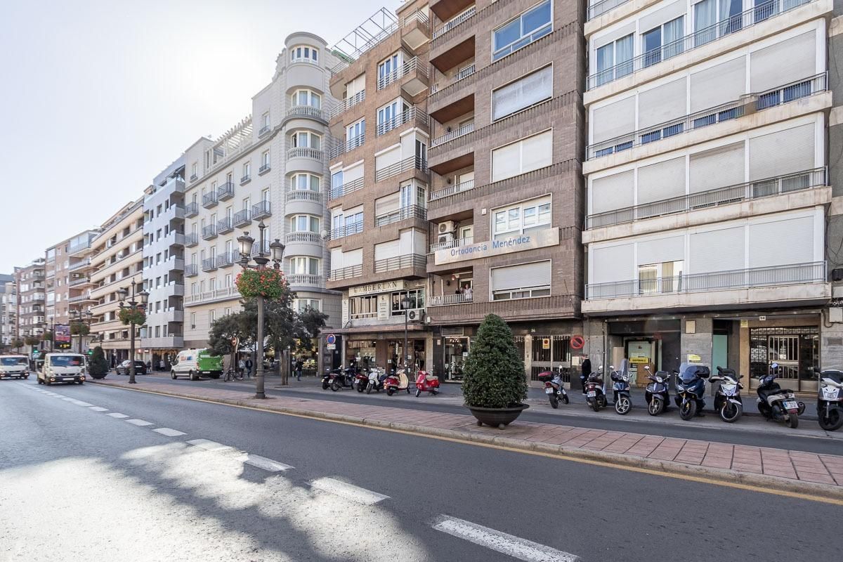 5 bedrooms Apartment in Granada, Spain No. 90261