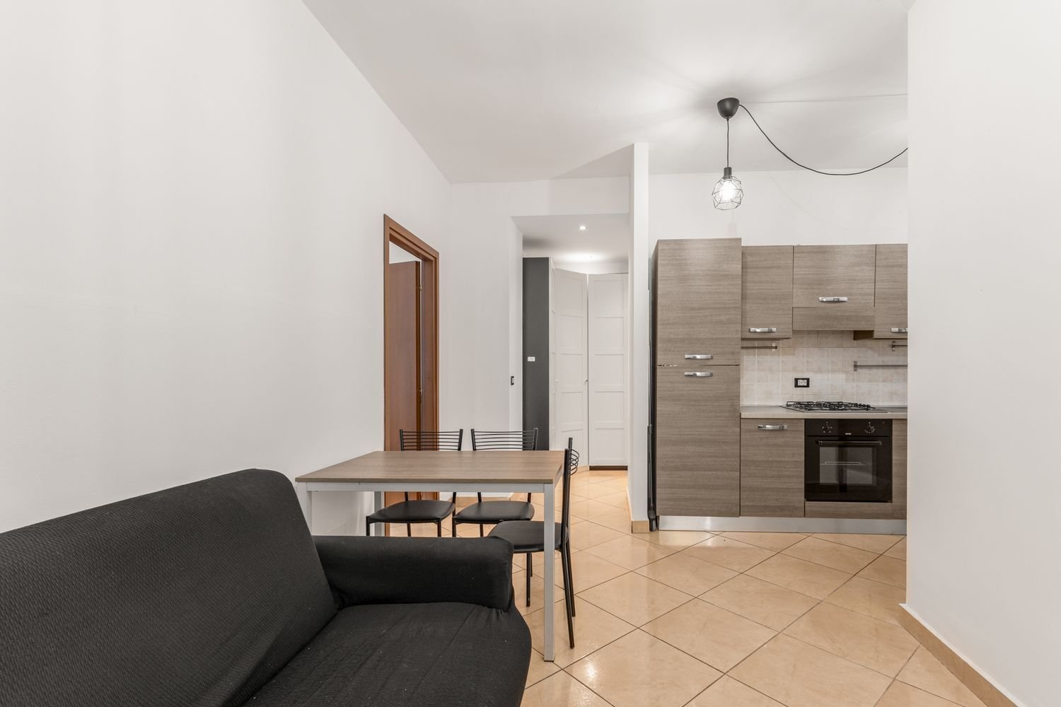 2-salle Appartement à Milan, Italy No. 240030