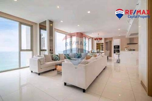 3 bedrooms Condo in Pattaya, Thailand No. 19614