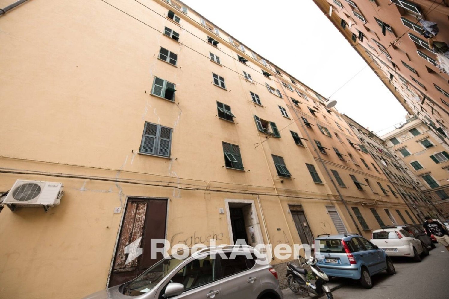3 bedrooms Apartment in Genoa, Italy No. 99630