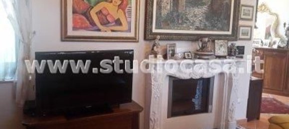 Вилла с 5 комнатами в Кротоне, Италия № 165093 2