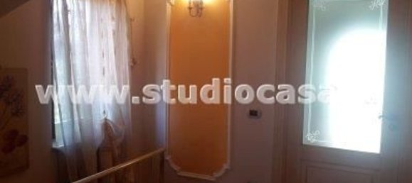 Вилла с 5 комнатами в Кротоне, Италия № 165093 5