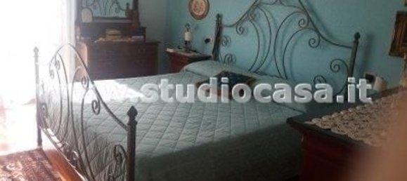 Вилла с 5 комнатами в Кротоне, Италия № 165093 6