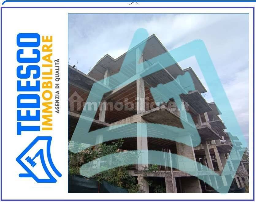 5-salle Appartement à San Nicola Manfredi, Italy No. 302094