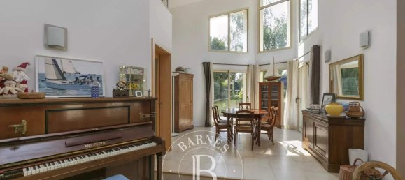 6 bedrooms House in Igny, France No. 180738 4