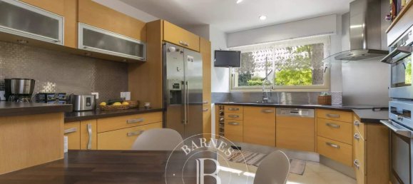 6 bedrooms House in Igny, France No. 180738 8