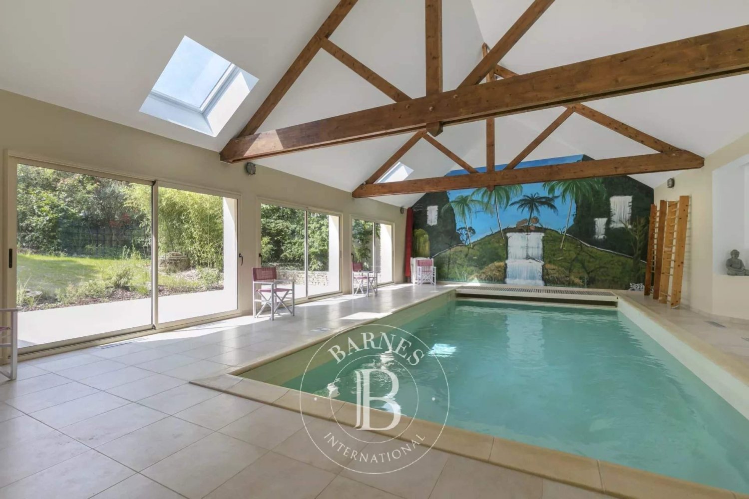 6 bedrooms House in Igny, France No. 180738