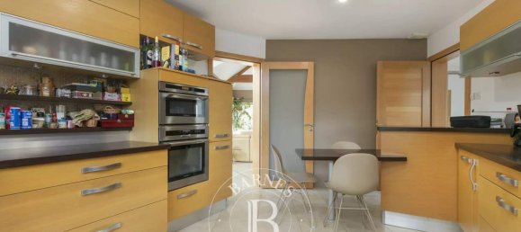 6 bedrooms House in Igny, France No. 180738 9