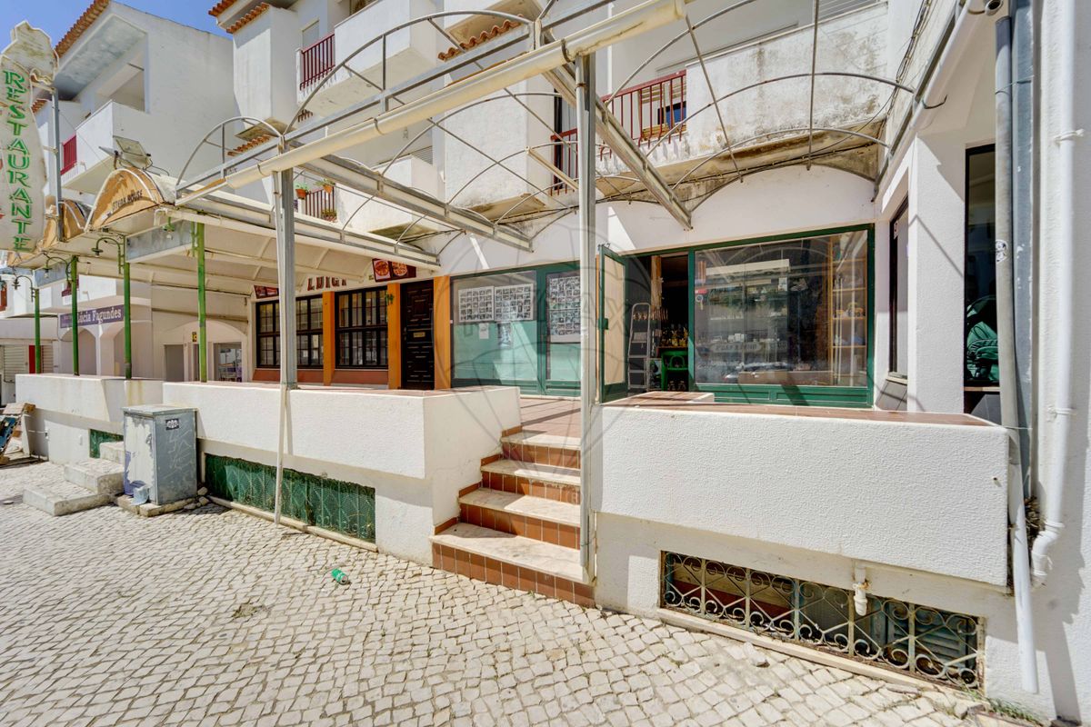 Propiedad comercial en Albufeira, Portugal 153 m² No. 64954