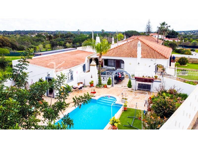 3 bedrooms Villa in Almancil, Portugal No. 92177
