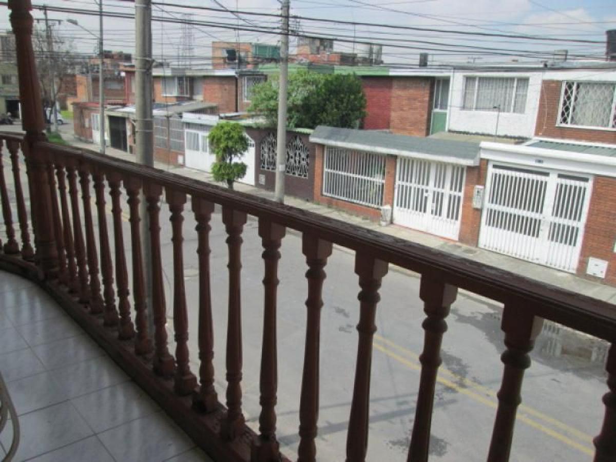 Дом с 4 спальнями в Богота, Колумбия № 14368