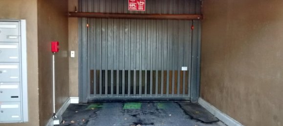 Garage in Le Pontet, France, Nr. 350507 2