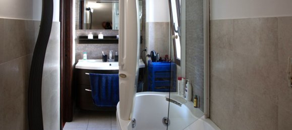 2 rooms Apartment in Rome, Italy No. 11123 10