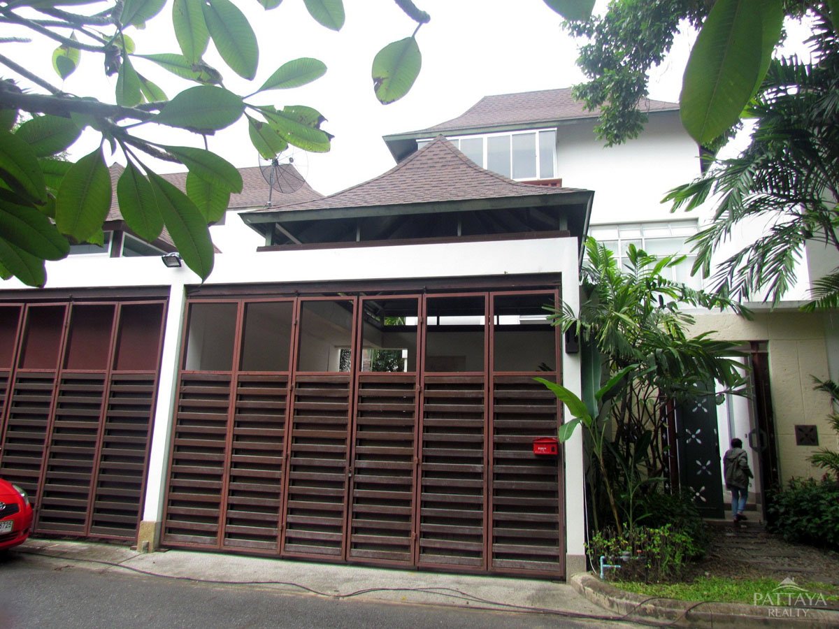 Café/restaurante de 3 dormitorios en Pattaya, Thailand No. 1349